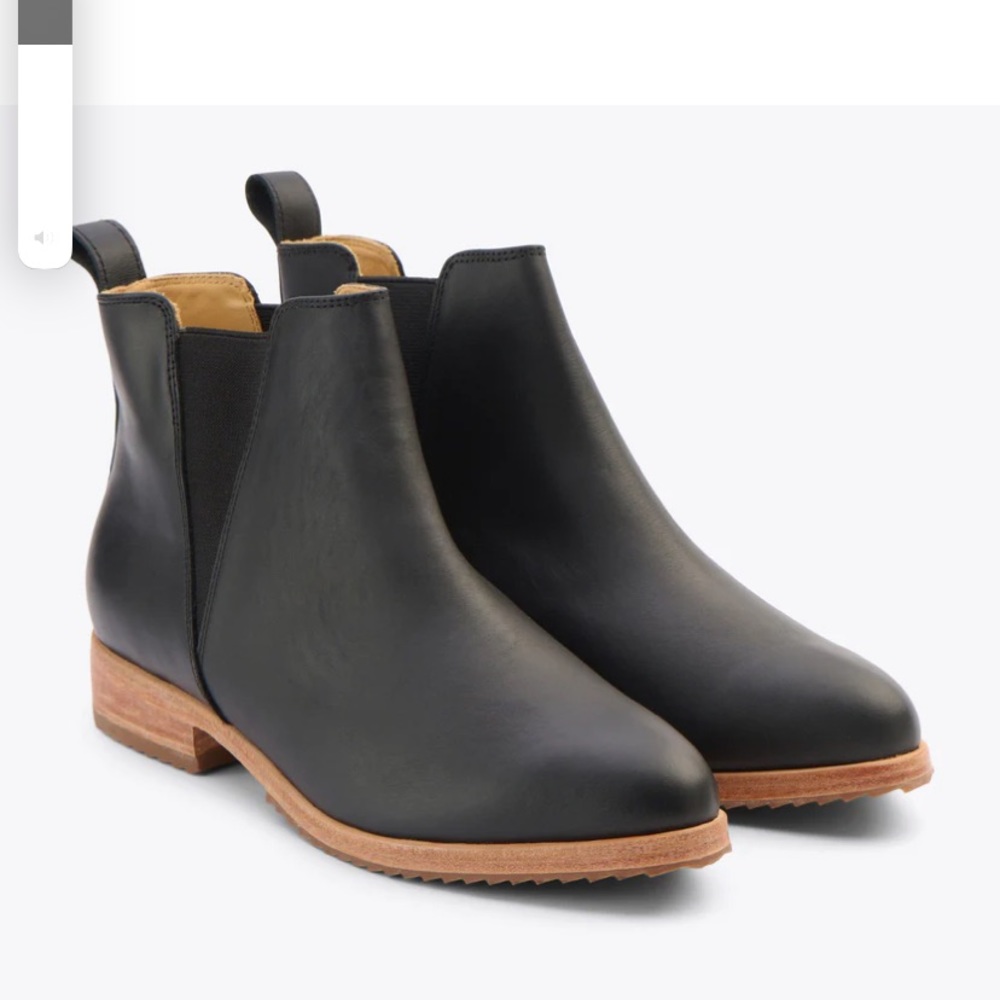 Nisolo Size 6 Black Classic Chelsea Boots